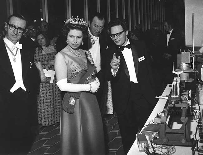 Murray Ramsay demonstrates video transmission over optical fibers to Queen Elizabeth II during a physics exhibition in London in 1971. 
