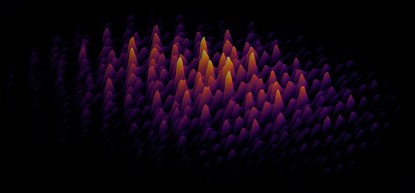 Femtosecond pulse patterns, prepared by a photonic chip to seed the generation of supercontinuum. INRS and University of Sussex.