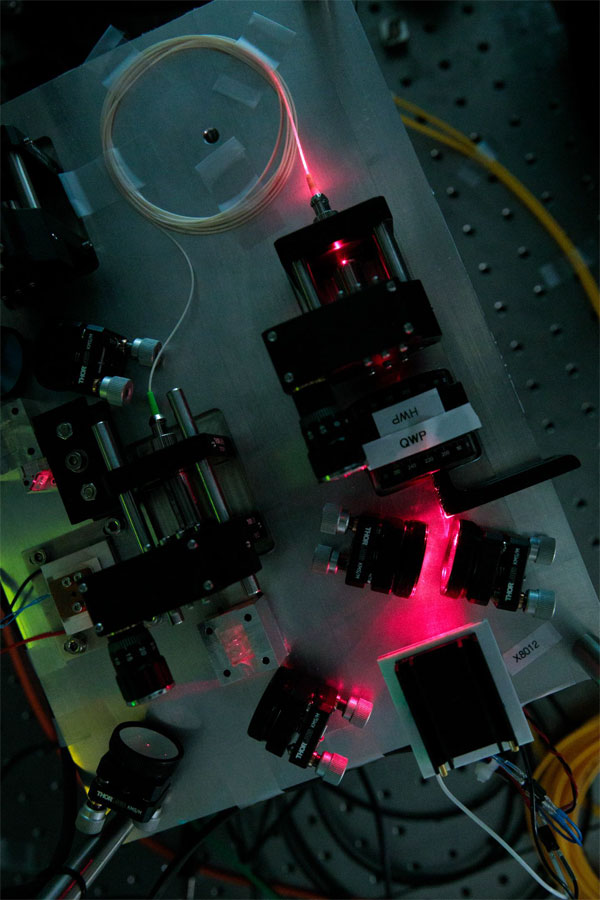 A device developed in the NUS-Singtel Cyber Security R&D Lab that creates particles of light that are connected by the quantum property of entanglement. Courtesy of the National University of Singapore.