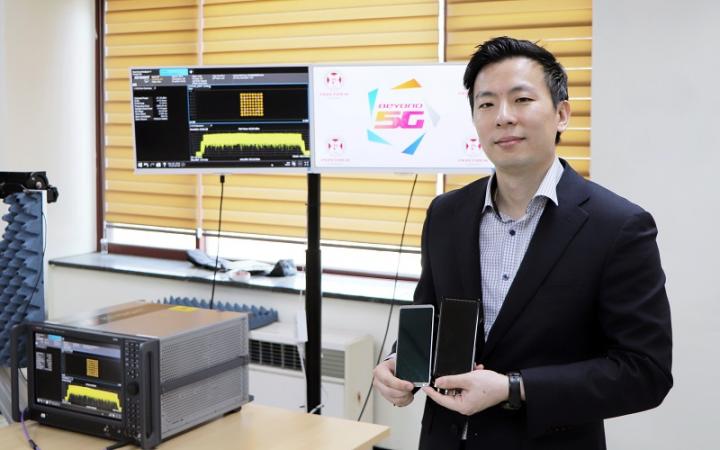 Professor Wonbin Hong, POSTECH, developer of Antenna-on-Display technology for 5G.
