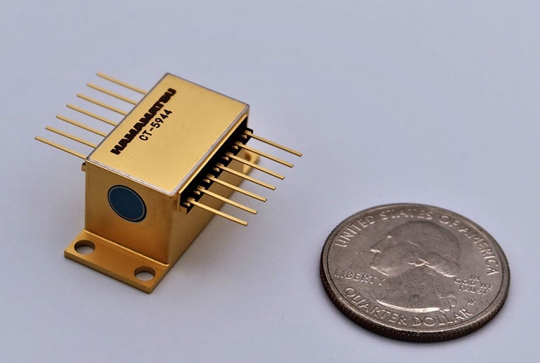 World’s Smallest Wavelength-Swept QCL Ensures Portability of All-Optical Gas Analyzer