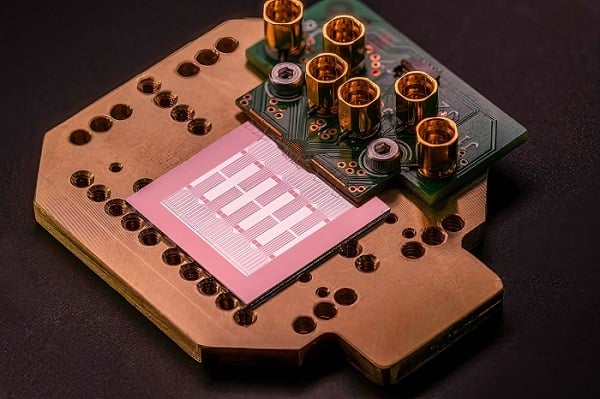 Photonic’s silicon quantum processor. Courtesy of TELUS.