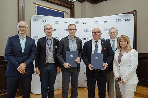 Representatives for IQM and the Gdansk University of Technology at the memorandum of understanding signing. Courtesy of IQM Quantum Computers.
