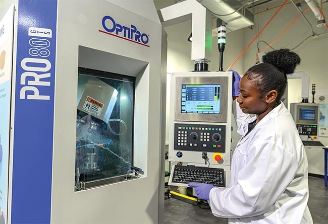 The U.S. Department of Defense-funded American Center for Optics Manufacturing (AmeriCOM) provided $1.5 million for equipment for Valencia College’s precision optics lab. The facility is located at the college’s Osceola Campus in Kissimmee, Florida, outside Orlando. Courtesy of Valencia College.