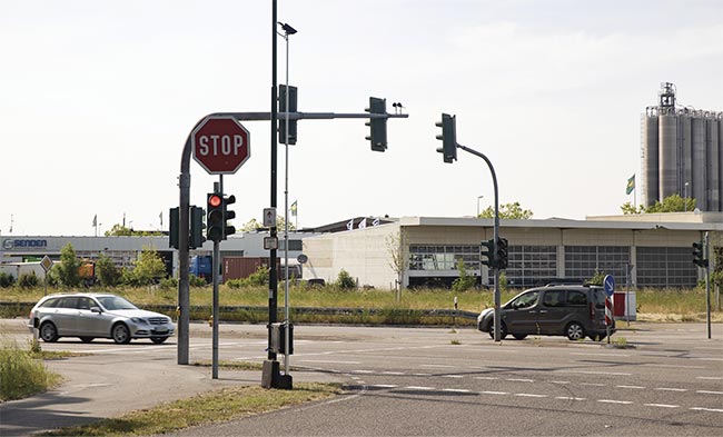 An AI-powered machine vision system mounted atop a pole classifies traffic according to vehicle type at an intersection. Courtesy of Traffic Logix.