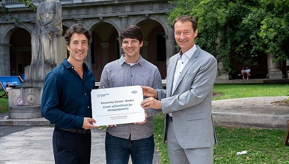 (From left) David Gómez-Varela, Torsten Mueller, and Ronald Maier. Courtesy of the University of Vienna/Alexander Bachmayer. 