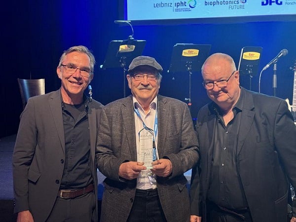 Wolfgang Kiefer (center) received the Lifetime Achievement Award at the international ESULaB conference in Jena on Sept. 17. The laudation was given by Jürgen Popp of Leibniz-IPHT (left) and Peter Vogt of Coherent (right). Courtesy of Leibniz IPHT. 