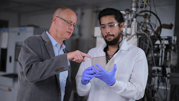 (Left) Wright Center for Photovoltaics Innovation and Commercialization endowed chair Randall Ellingson and UToledo doctoral student Nadeesha Katakumbura. Courtesy of UToledo.