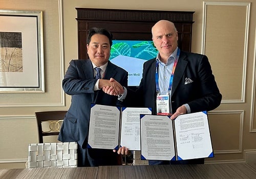 NAMUGA CEO Don Lee (left) and Philipp Schierstaedt, senior vice president and general manager of sales for Infineon’s Consumer, Computing, and Communication division. Courtesy of NAMUGA.