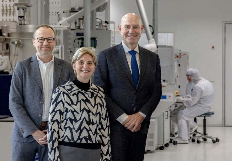 (From left) New Origin CEO Twan Korthorst, general manager of Oost NL Wendy de Jong, and Provincial Executive of Overijssel Erwin Hoogland. Courtesy of New Origin.