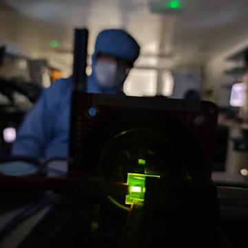 Researchers discovered a way to electrically switch OLEDs to emit either left- or right-handed circularly polarized (CP) light without changing the light-emitting molecules. The handedness of the emitted CP electroluminescence (CP-EL) is controlled by using specific interlayers in the OLED device, with no change in the emissive material composition or thickness. Courtesy of the University of Oxford.