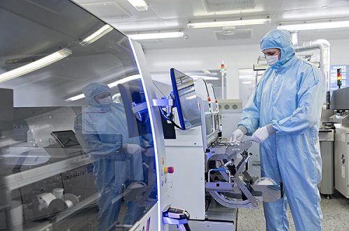 A new pilot line established at VTT in Oulu, Finland will allow startups and small businesses to prototype leading-edge medical technologies without committing to large scale prototyping. Courtesy of VTT.