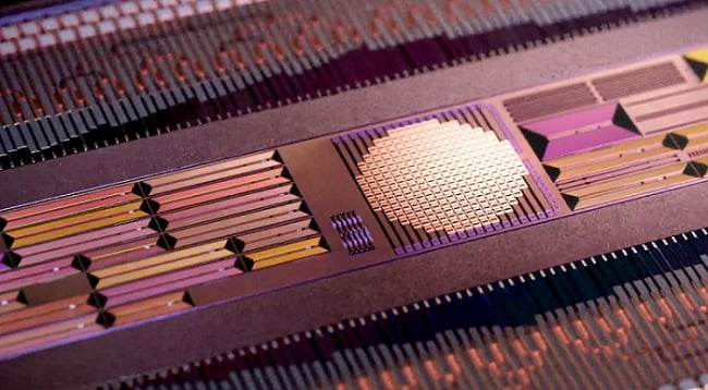 Developed by Google’s X Development business, the Taara chip is capable of transmitting data at up to 20 Gbps over the air at distances up to 20 km. Courtesy of X Development.