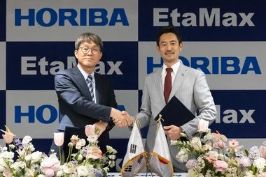 EtaMax CEO Jung Hyundon (left) and HORIBA, Ltd. director Dan Horiba. Courtesy of HORIBA STEC KOREA, Ltd.