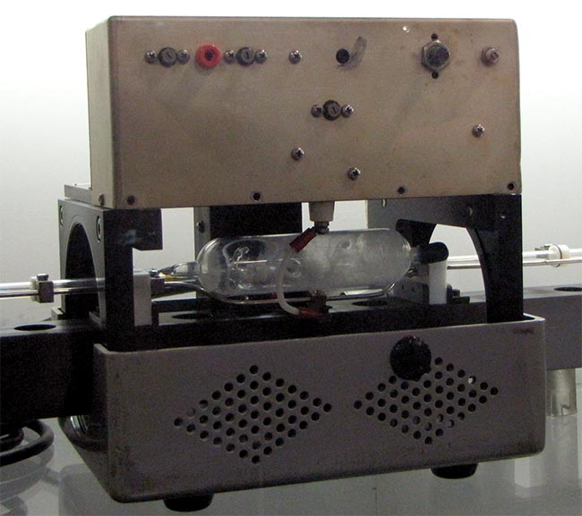 The 1962 PerkinElmer/Spectra-Physics Model 110 helium-neon (HeNe) laser was among the first of the commercially available lasers with a continuous visual beam. Courtesy of Lynn Savage.