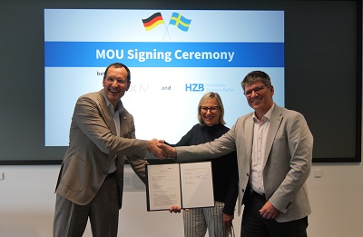 The partners of MAX IV and Helmholtz-Zentrum Berlin signed an agreement from left to strengthen collaboration in accelerator R&D, beamlines, and other fields of shared interest.