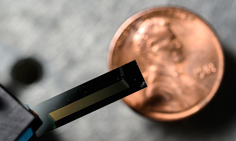 A chip-scale laser developed by the University of Rochester and the University of California, Santa Barbara can conduct extremely fast and accurate measurements by very precisely changing its color across a broad spectrum of light at very fast rates. Courtesy of the University of Rochester/J. Adam Fenster.