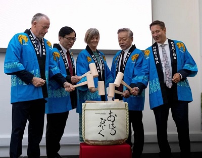 Horiba leaders at a “Kagami biraki”, a Japanese version of the ribbon-cutting ceremony where a barrel of rice wine is broken open, to celebrate HORIBA’s newest Analytical Solution Plaza in the UK. Courtesy of HORIBA.