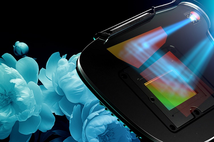 Researchers at Stanford University have developed a prototype holographic virtual reality display that enables lifelike 3D experiences in a compact form-factor. Courtesy of Stanford University.